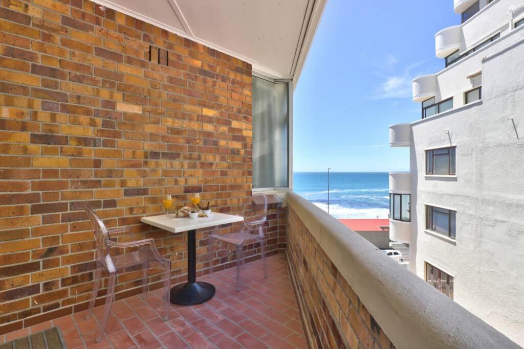 Ferienwohnung Blue Waters Studio With Sea Views From Balcony Kapstadt Exterior foto